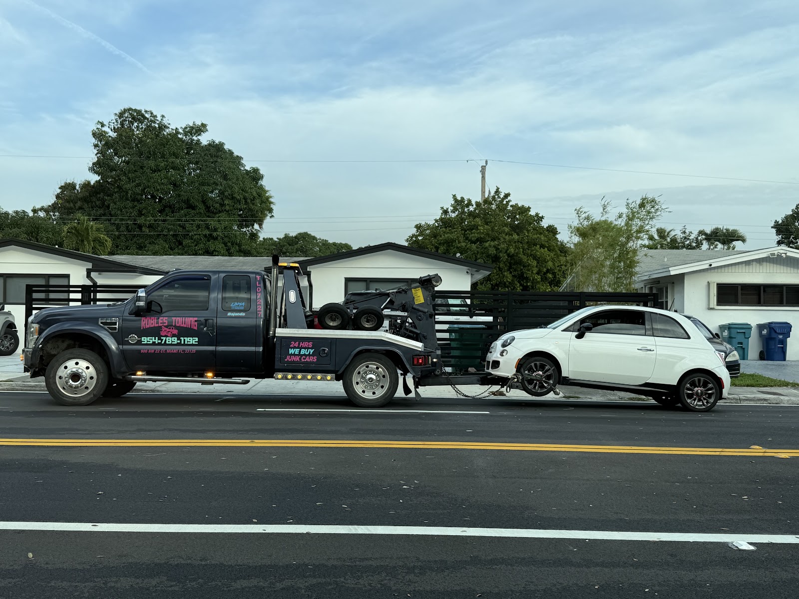 Roblex Towing truck on duty in North Miami, FL